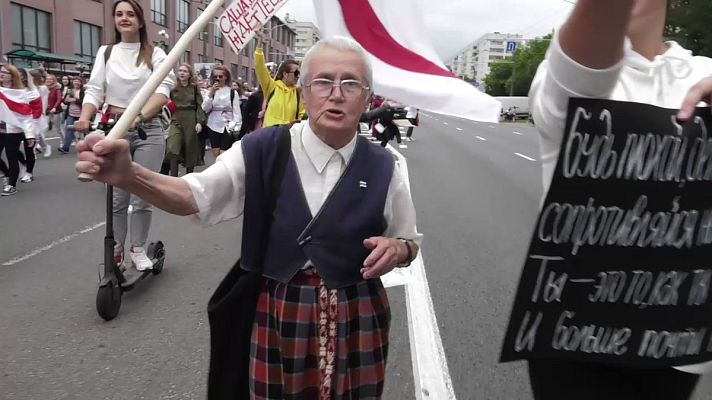 Telediario 1 - Nina, la pensionista que desafía a Lukashenko cada día en las calles de Minsk