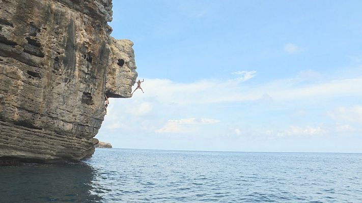 Comando Actualidad - Escalada sobre el mar