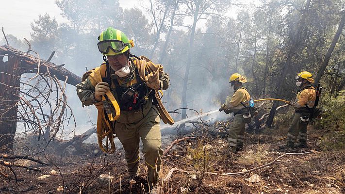 Telediario 1 - Efectivos trabajan en la extinción total del fuego en Murcia