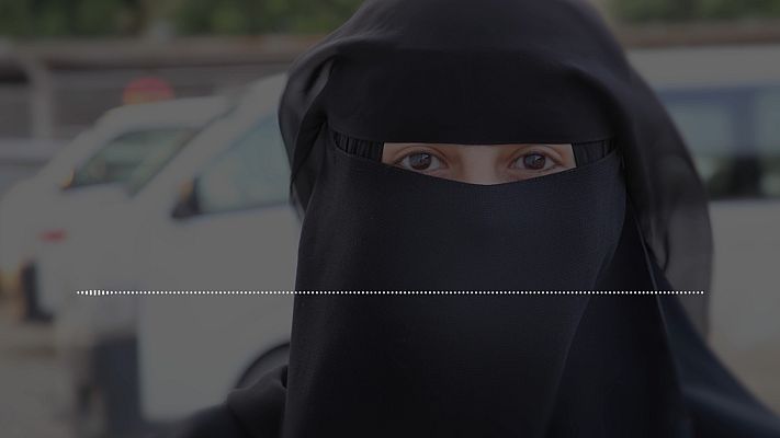  - "Veo a muchas madres en el hospital donde trabajo, pero hay dos casos en particular que no he podido olvidar", Taghreed, enfermera de quirófano en el hospital materno-infantil de Houban.