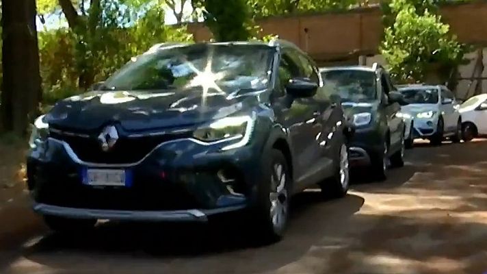 Telediario 1 - Largas colas para someterse a una PCR al llegar a Italia desde España