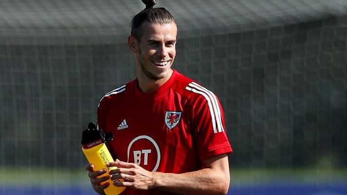 Informativo 24h - Gareth Bale sonríe con Gales y bromea con el golf