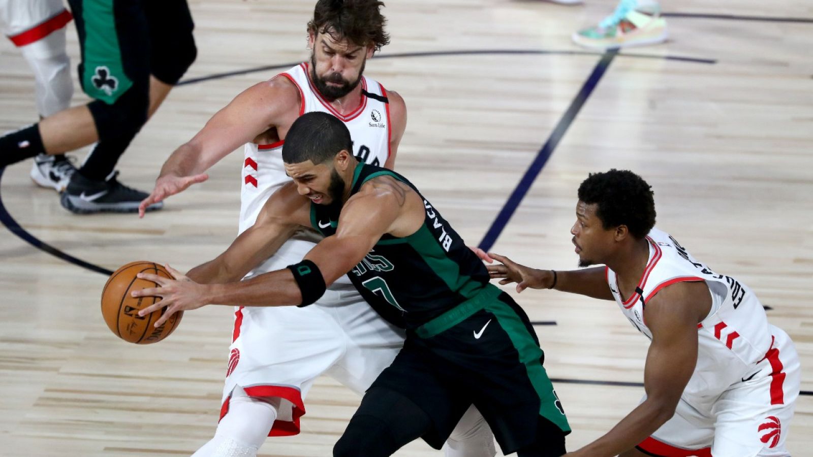 Los Nuggets, en semifinales de la NBA; Celtics vence 2-0 a los Raptors