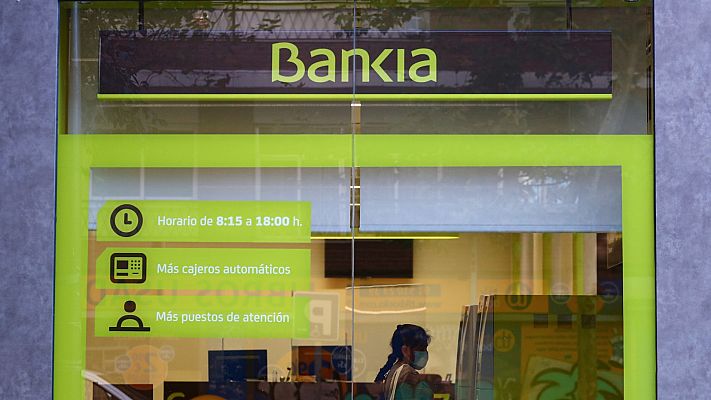 Informativo 24h - Bankia y CaixaBank son "complementarias" y la fusión no reducirá mucho empleo