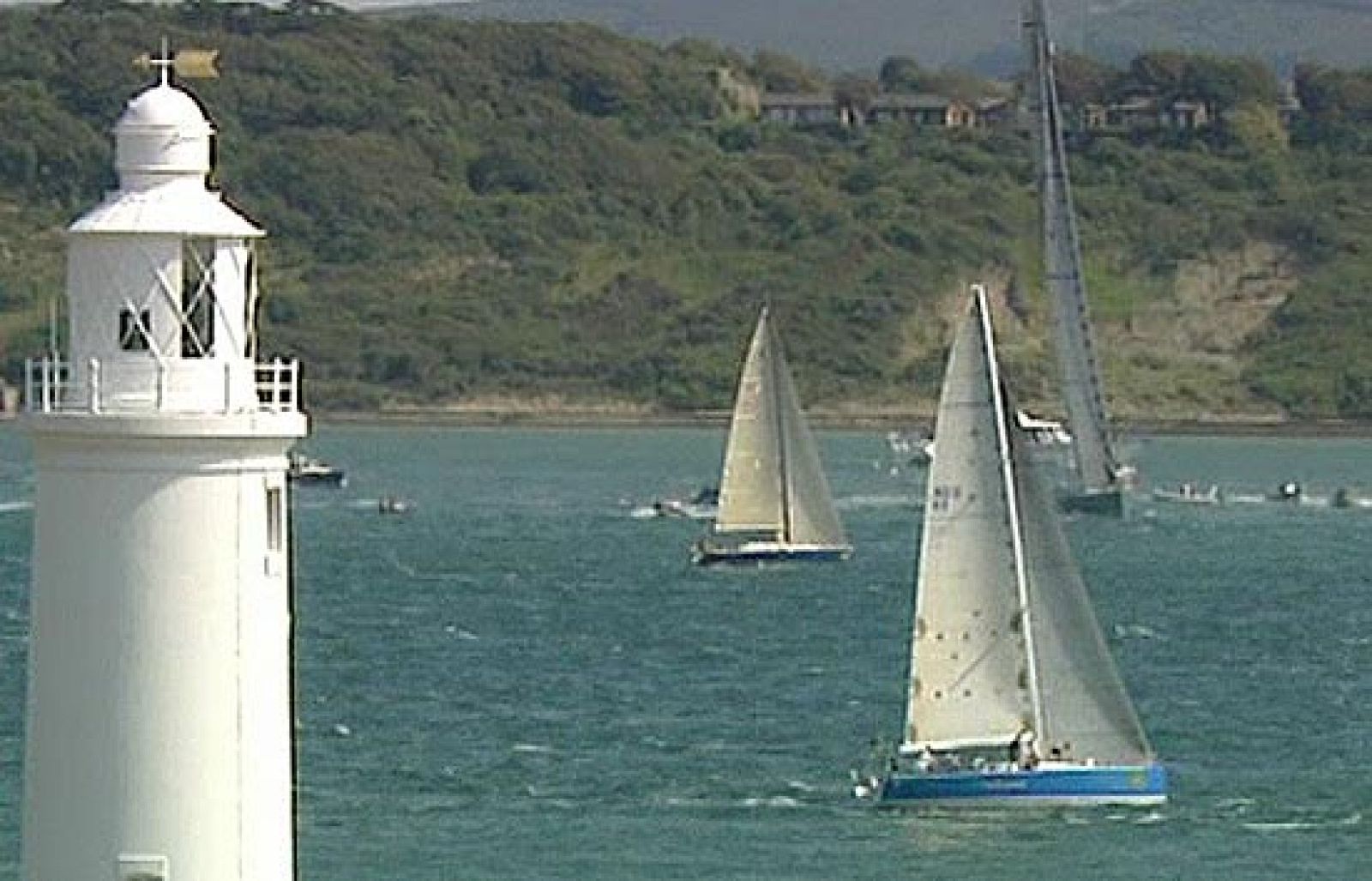 En Inglaterra se ha celebra la Fastnet Race, una clásica de vela en la que 300 embarcaciones recorren durante dos días 600 millas náuticas hasta llegar a Plymouth. El ganador ha sido Mike Slade.