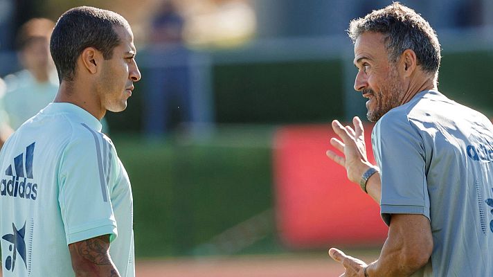 Fútbol - Thiago: "Siempre he sido muy pesado hablando en el campo, la diferencia es que ahora se oye más sin público"