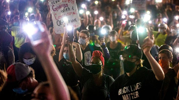 Telediario 1 - La comunidad afroamericana de EE.UU. reclama una revisión de la historia y los símbolos del país