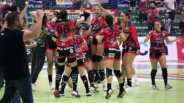 Balonmano - El Rincón Fertilidad Málaga se mete en la final en los penaltis a costa de Liberbank Gijón