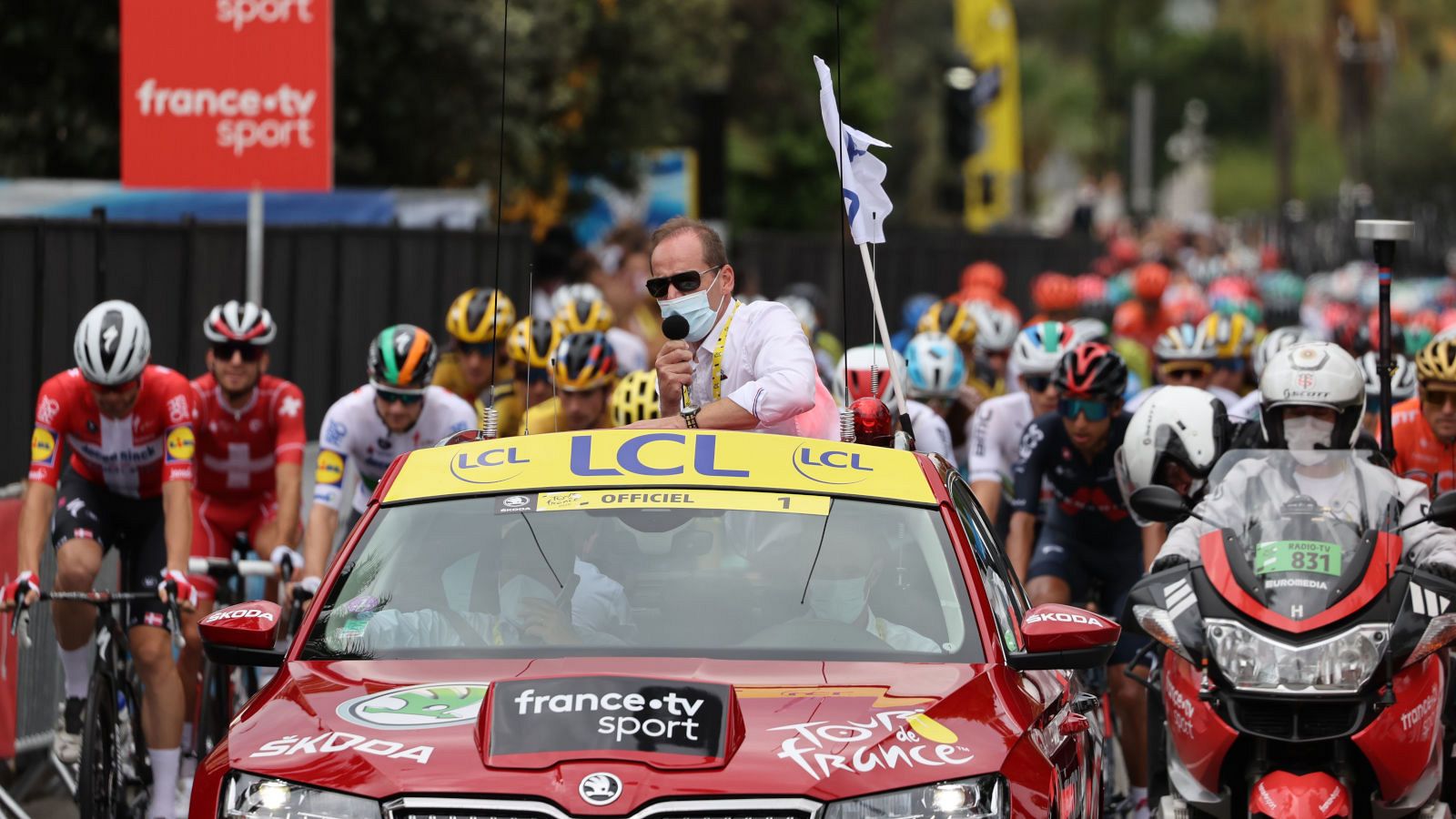 Tour 2020 | Los ciclistas, negativo; el director, positivo por covid | Ver