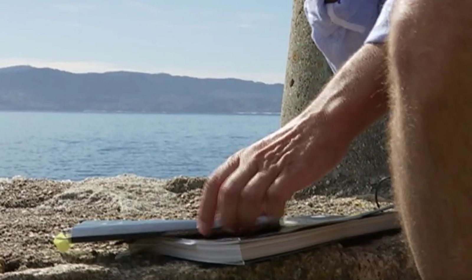 Cuentos por teléfono para combatir la soledad provocada por la pandemia | Ver