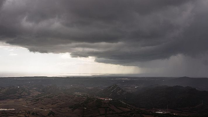 El tiempo - Chubascos y tormentas localmente fuertes en Mallorca y Menorca