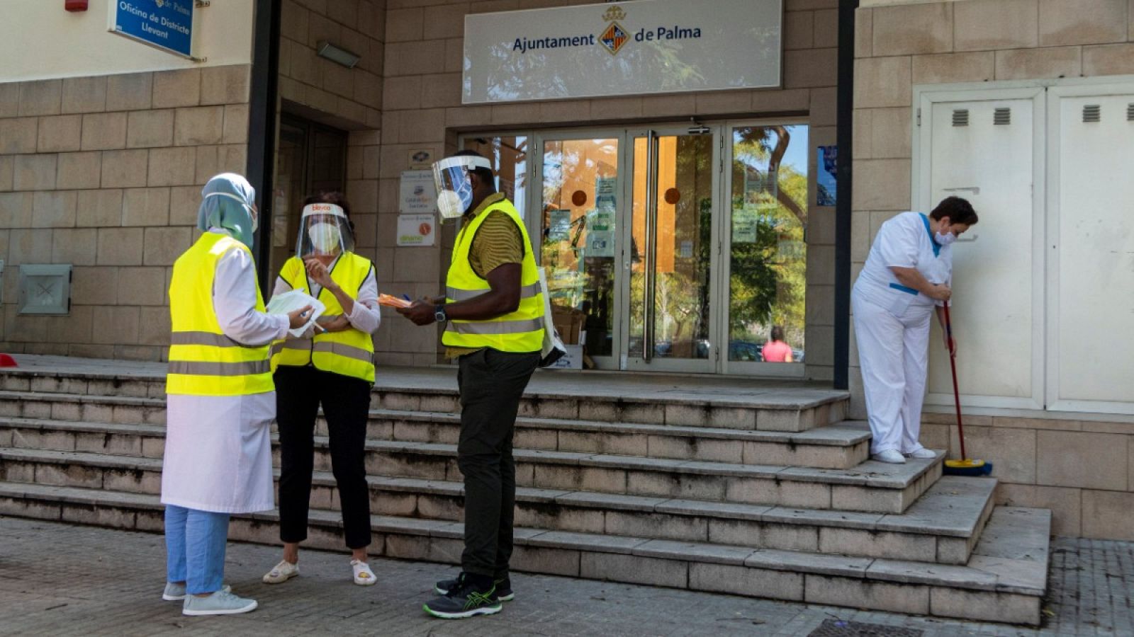 El ritmo de contagios de coronavirus se estabiliza, mientras crece la incertidumbre por la vuelta al cole y al trabajo