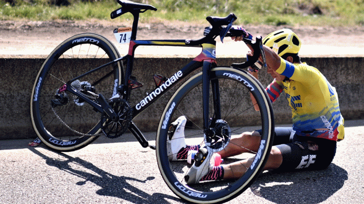 Tour de Francia - Tour 2020 | El colombiano Higuita abandona entre lágrimas el Tour tras caerse dos veces en la etapa 15