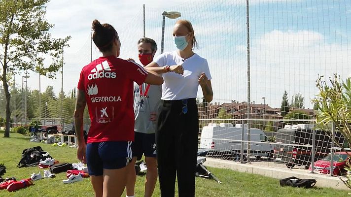 Fútbol - "Vir, Vir, Vir, esto va por ti", la selección femenina apoya a Virgina Torrecilla