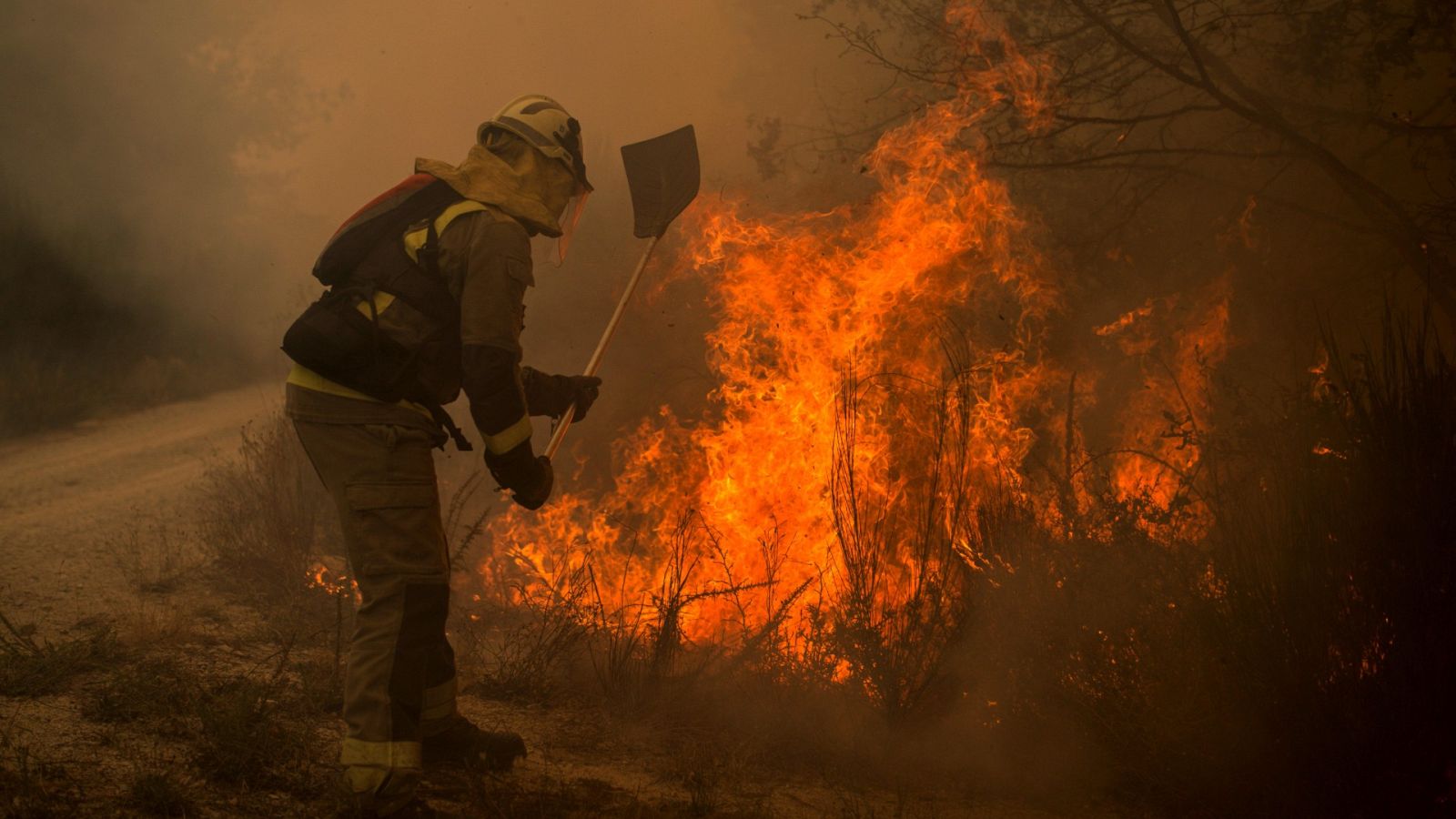 Siguen sin control diez incendios en Ourense y son ya 1300 las hectáreas calcinadas