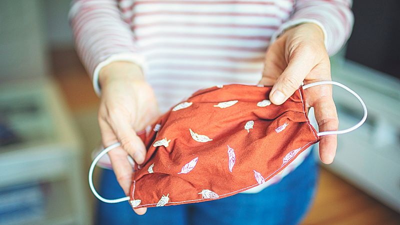 La Hora de La 1 - ¿Qué mascarillas no debemos usar? Boticaria García responde