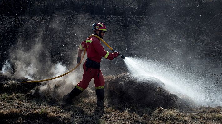 Telediario 1 - Los diez incendios que continúan activos en Galicia queman más de 9.000 hectáreas