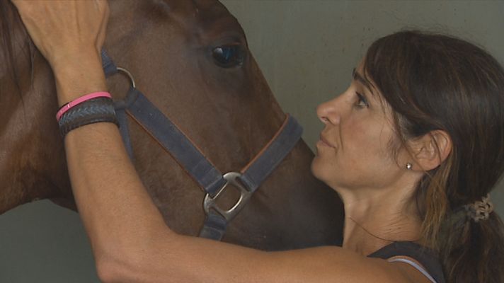 Telediario 1 - Nieves García hace historia en el turf con una victoria muy emotiva