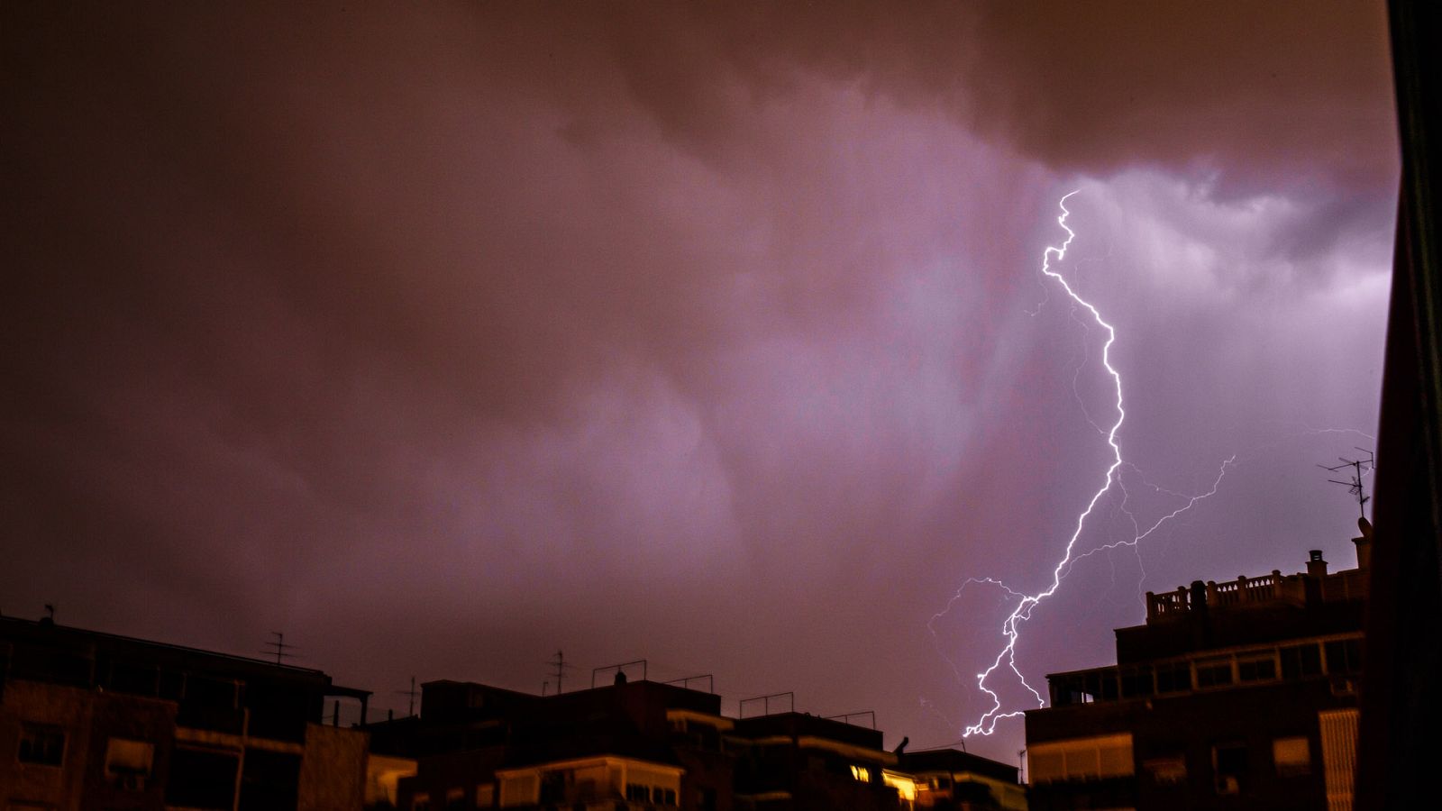 El noroeste y centro peninsular estarán en riesgo por precipitaciones y tormentas - Ver ahora