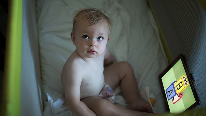 La hora de La 1 - Cunas con cuatro pantallas para entretener a los niños