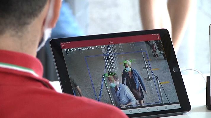 Telediario 1 - Italia realiza pruebas a los pasajeros antes de subir al avión