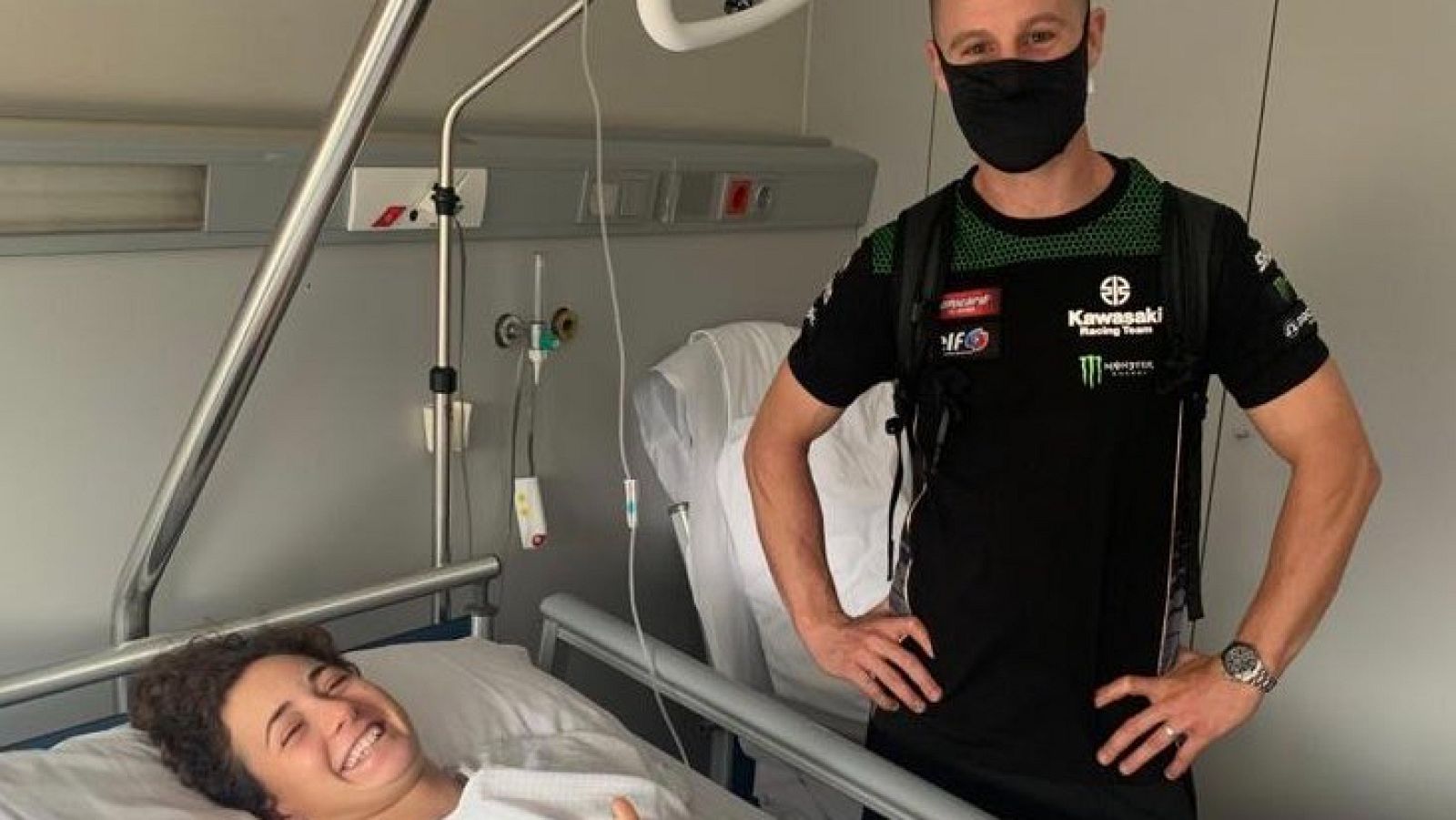 Vídeo: El campeón del mundo, Jonathan Rea, visita en el hospital a Ana Carrasco