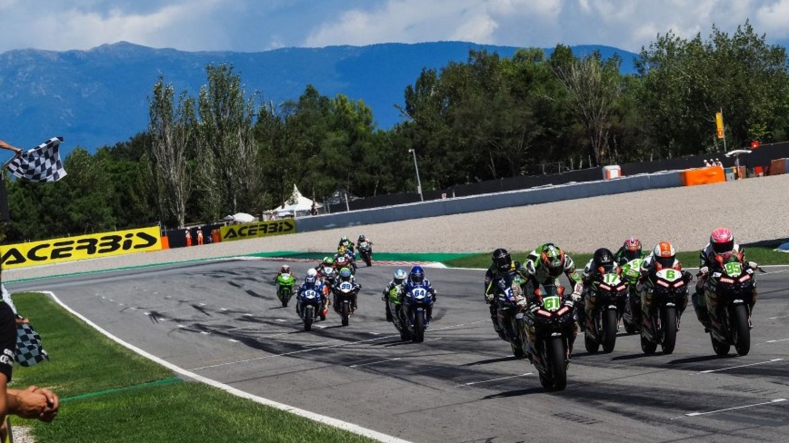 Vídeo: Okaya aprovecha un accidentado final para ganar