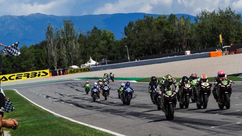 Vdeo: Okaya aprovecha un accidentado final para ganar