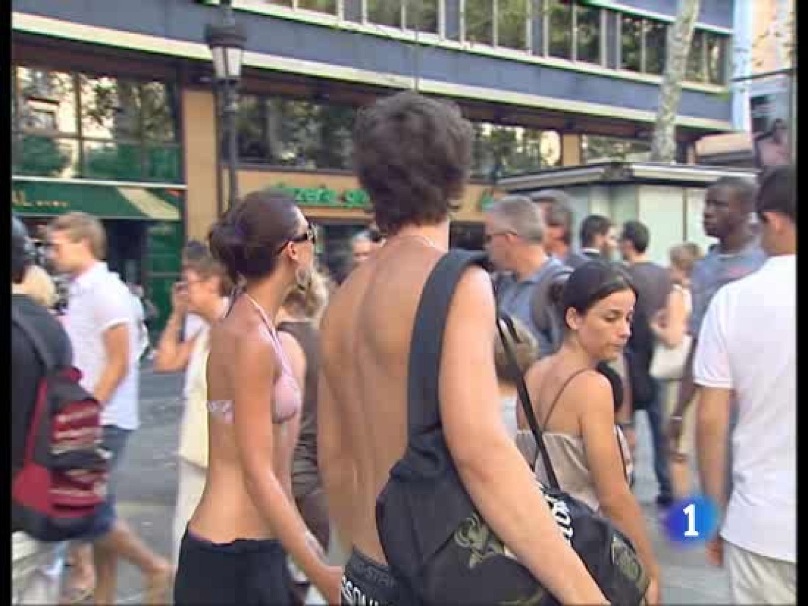 Semidesnudos por las Ramblas | Ver