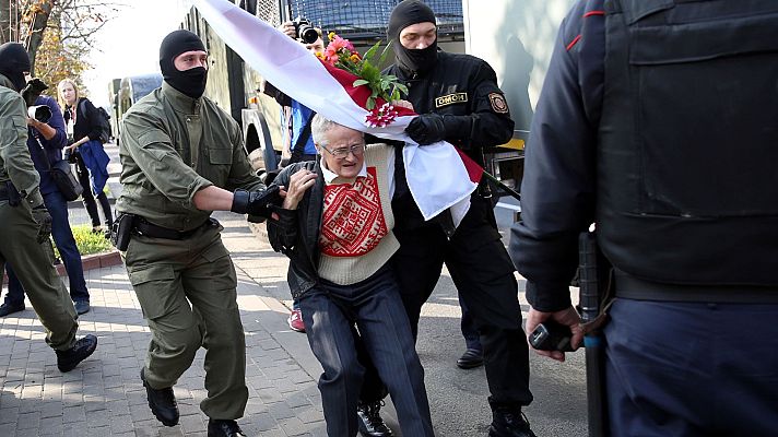 Telediario 1 - Nina Bahinskaya, la bisabuela que desafía a Lukashenko