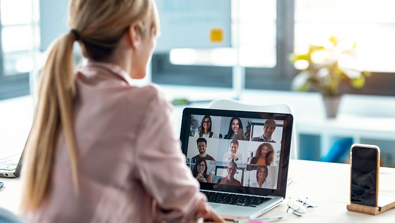 Eva Rimbau, experta en teletrabajo: "Además de la regulación del teletrabajo se puede avanzar e implementar con cierta seguridad" - RTVE.es - La noche en 24h | Ver