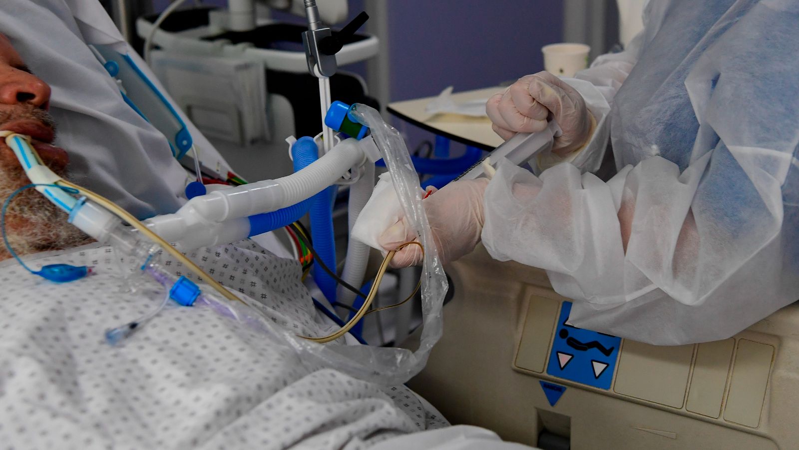 Discrepancia por la saturación de las UCI: "Pueden estar contando espacios alternativos"