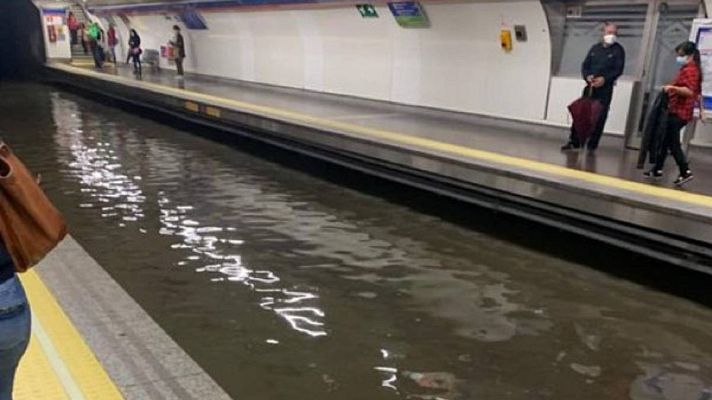 Telediario 1 - El Metro de Madrid se inunda por una tromba de agua