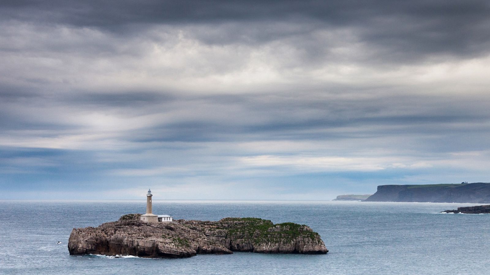 Precipitaciones localmente fuertes en el Cantábrico oriental - ver ahora