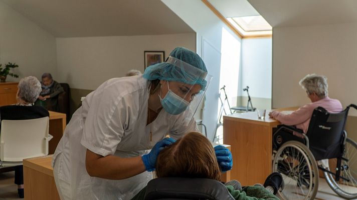 Telediario 1 - Las residencias afrontan la segunda ola con plantillas mermadas y temor al colapso