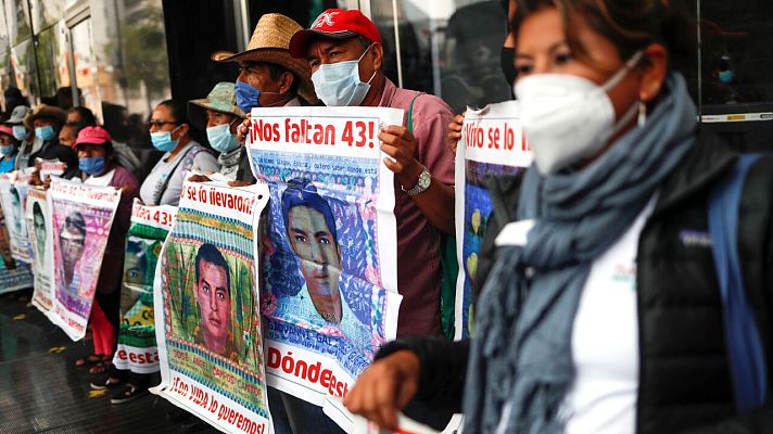 Telediario 1 - El Gobierno mexicano se compromete a detener a los culpables de la desaparición de los 43 estudiantes de Ayotzinapa