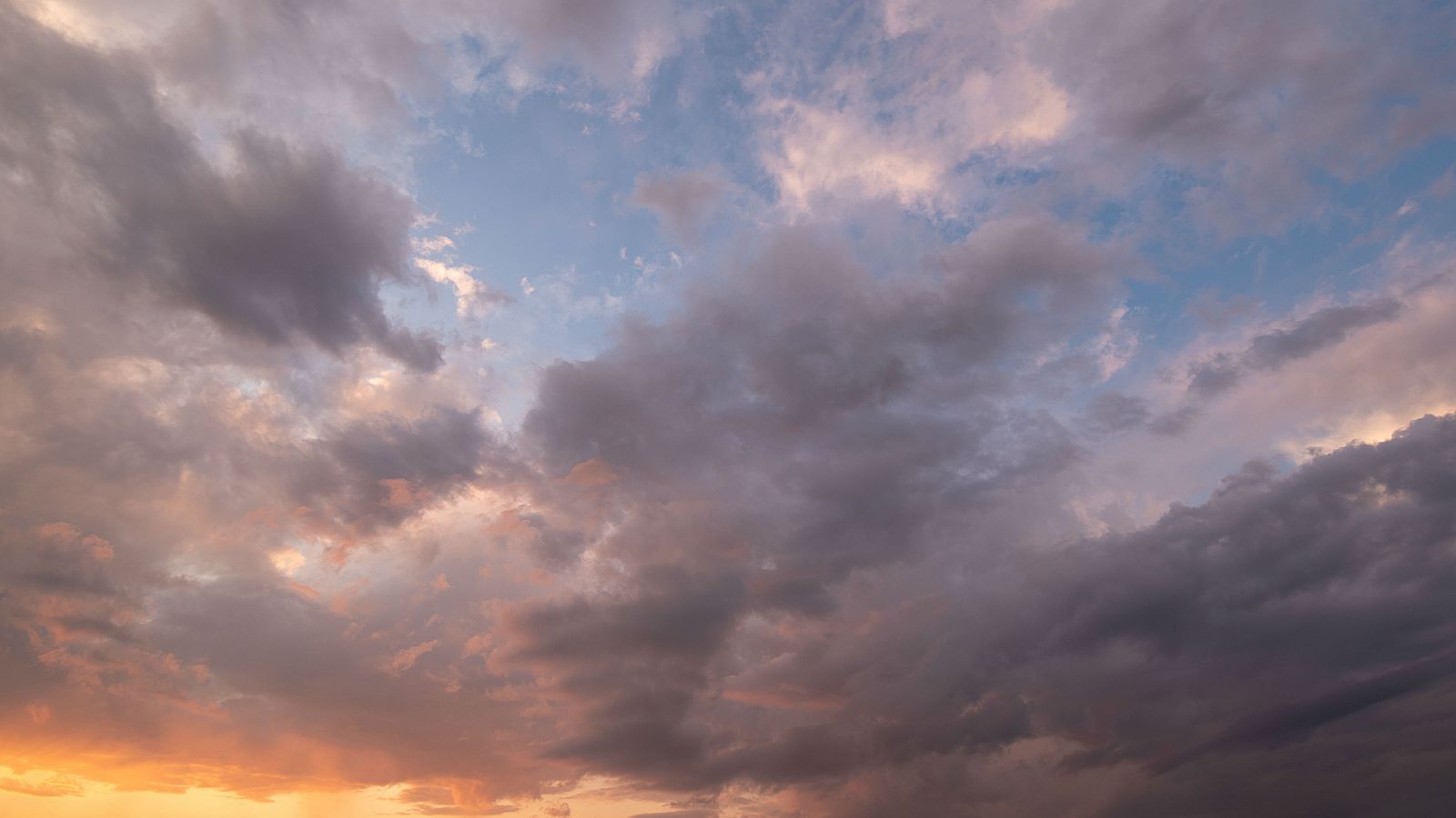 Cielos poco nubosos y temperaturas nocturnas por debajo de lo normal