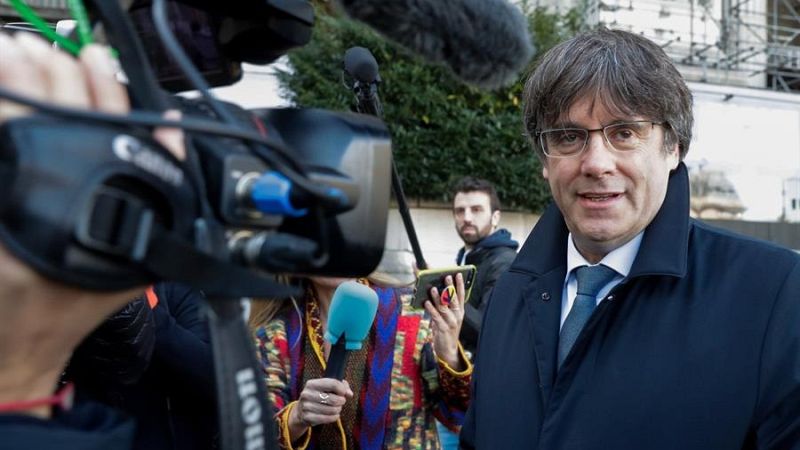 Puigdemont asegura que la justicia ha pactado con el gobierno la fecha de la sentencia de Torra: "Es vergonzoso" - La hora de La 1 | Ver