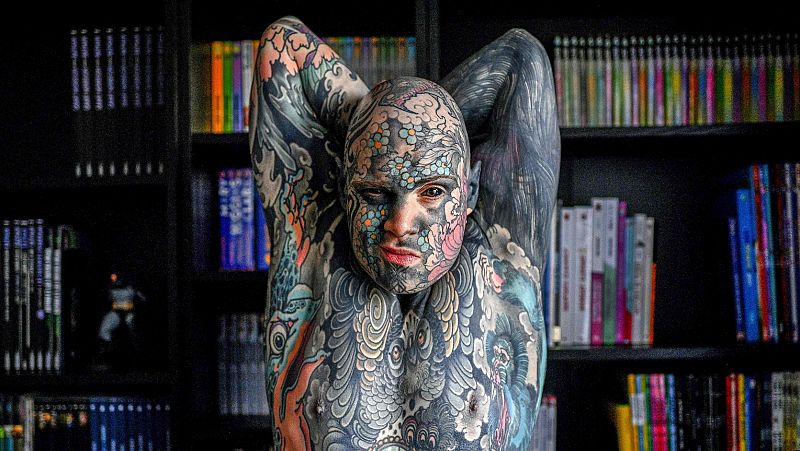 Un profesor, expulsado de una guardería de París por sus tatuajes