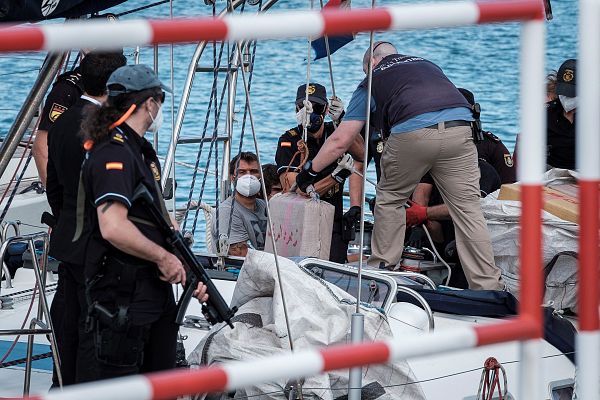 Telediario 1 - Incautan 35 toneladas de droga en la mayor operación por mar contra el tráfico de hachis en España