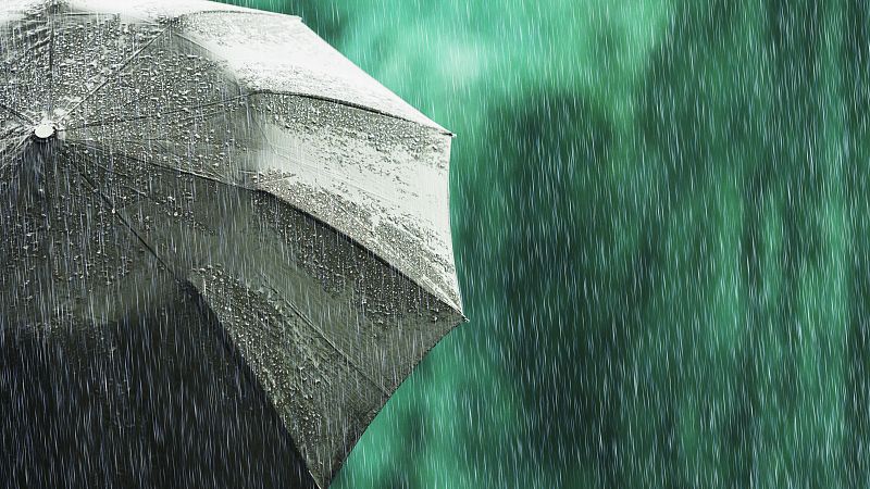 Lluvia en el norte y viento fuerte hoy en Galicia, Asturias y Andalucía