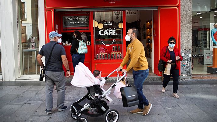 Informativo 24h - Madrileños, sobre las restricciones: "Ya no sabemos qué es parte de salud y qué parte de politica"
