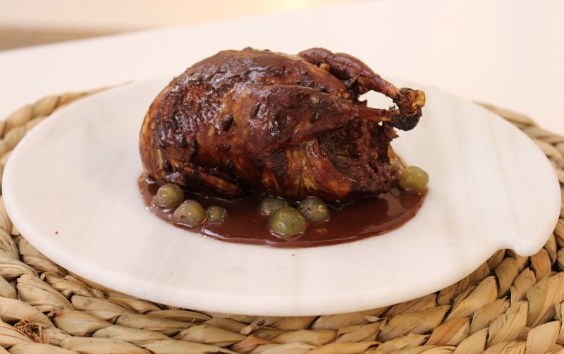 Pichón con salsa de vino y uvas glaseadas | Ver