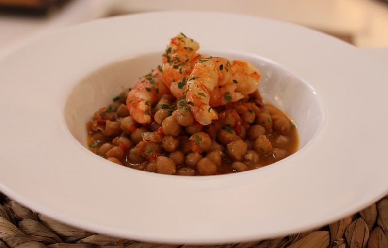 Garbanzos con chipirones | Ver