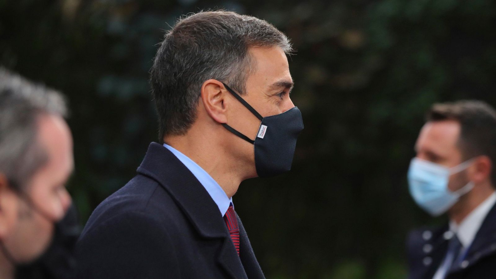 Sánchez defiende la monarquía y acusa al PP de "patrimonializar"  y hacerle un "flaco favor" a la Corona