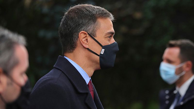 Sánchez defiende la monarquía y acusa al PP de "patrimonializar"  y hacerle un "flaco favor" a la Corona