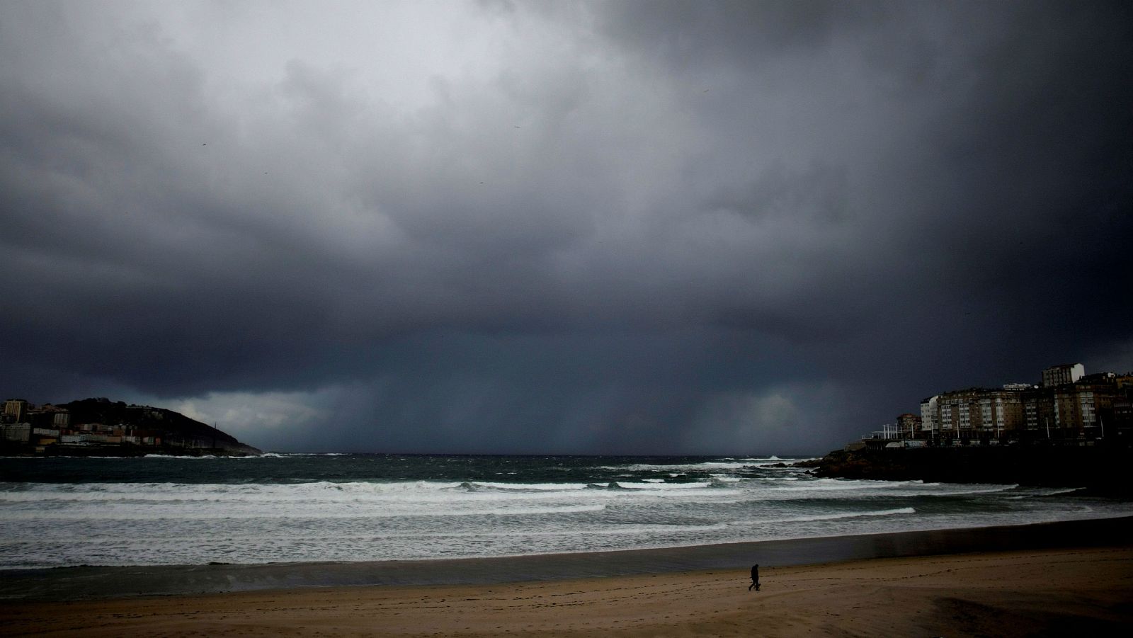 La borrasca 'Alex' deja lluvia y viento en todo el país