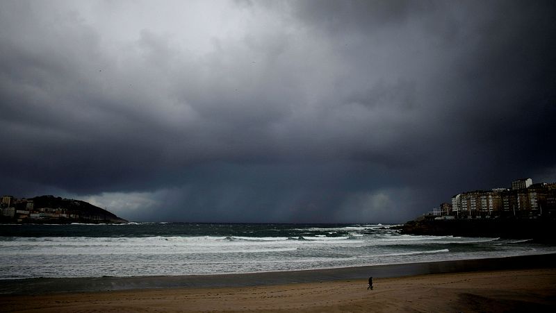 La borrasca 'Alex' deja lluvia y viento en todo el país