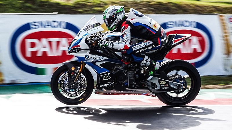 WSBK 2020 | Doblete para BMW en la Superpole y caída en la primera curva de la carrera para sus pilotos Laverty y Sykes