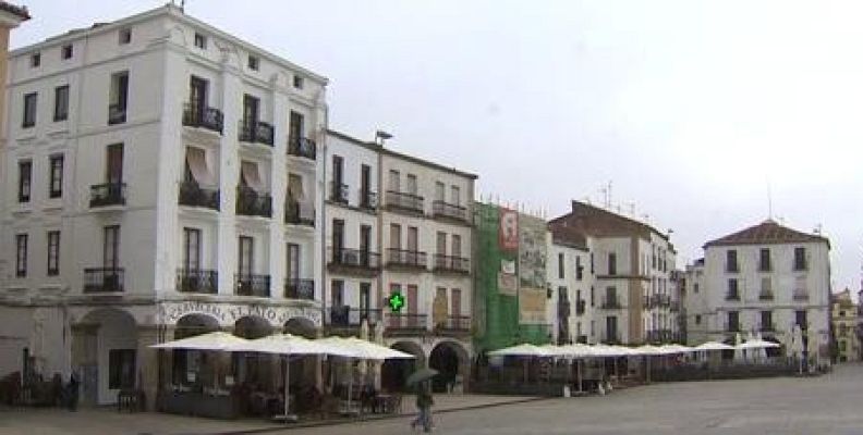 Telediario 1 - Badajoz levanta las restricciones de los últimos 14 días, mientras que en Cáceres las estrenan